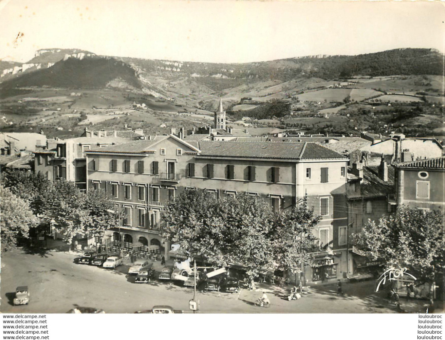 MILLAU PLACE DU MANDAROUS AVEC VIEILLES AUTOMOBILES - Millau