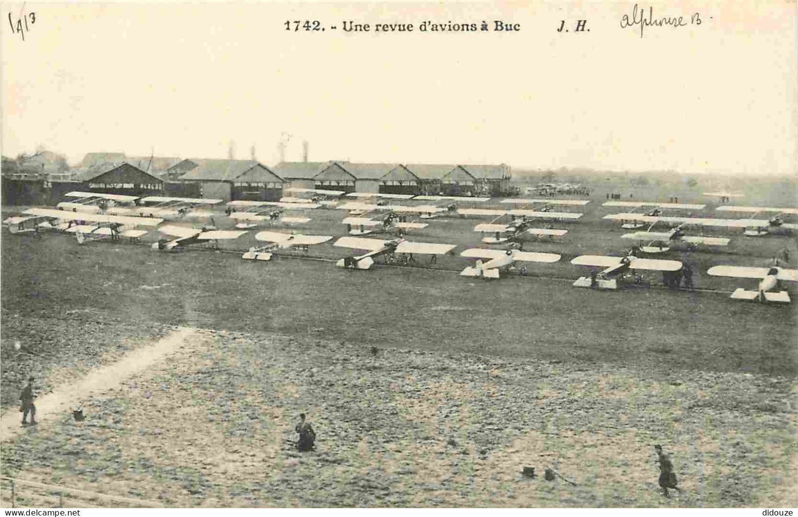 78 - Buc - Une Revue D'avions - Animée - Aviation - CPA - Voir Scans Recto-Verso - Buc