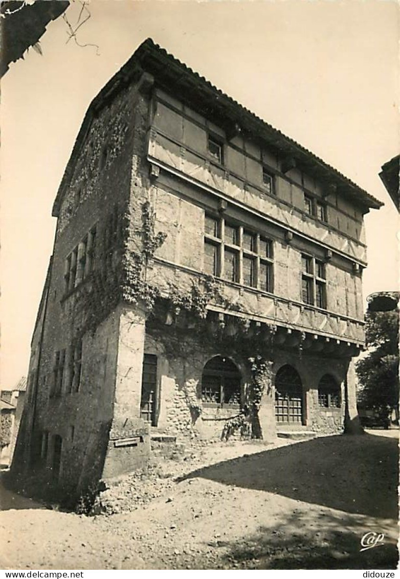 01 - Pérouges - Cité Médiévale - La Maison Cazin De Villeneuve - Façade Du XIIIe S - Carte Dentelée - CPSM Grand Format  - Pérouges