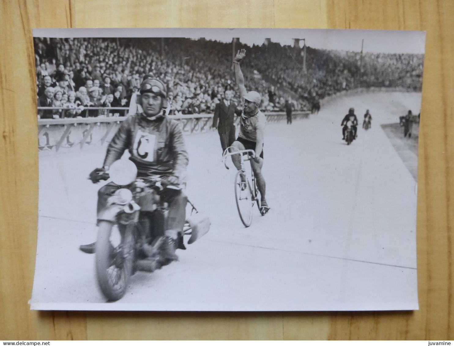 PARC DES PRINCES 1934 ARRIVEE DE MORET - VAINQUEUR DU BORDEAUX PARIS - PHOTOGRAPHIE CYCLISME CYCLISTE SPORT MOTOCYCLETTE - Wielrennen