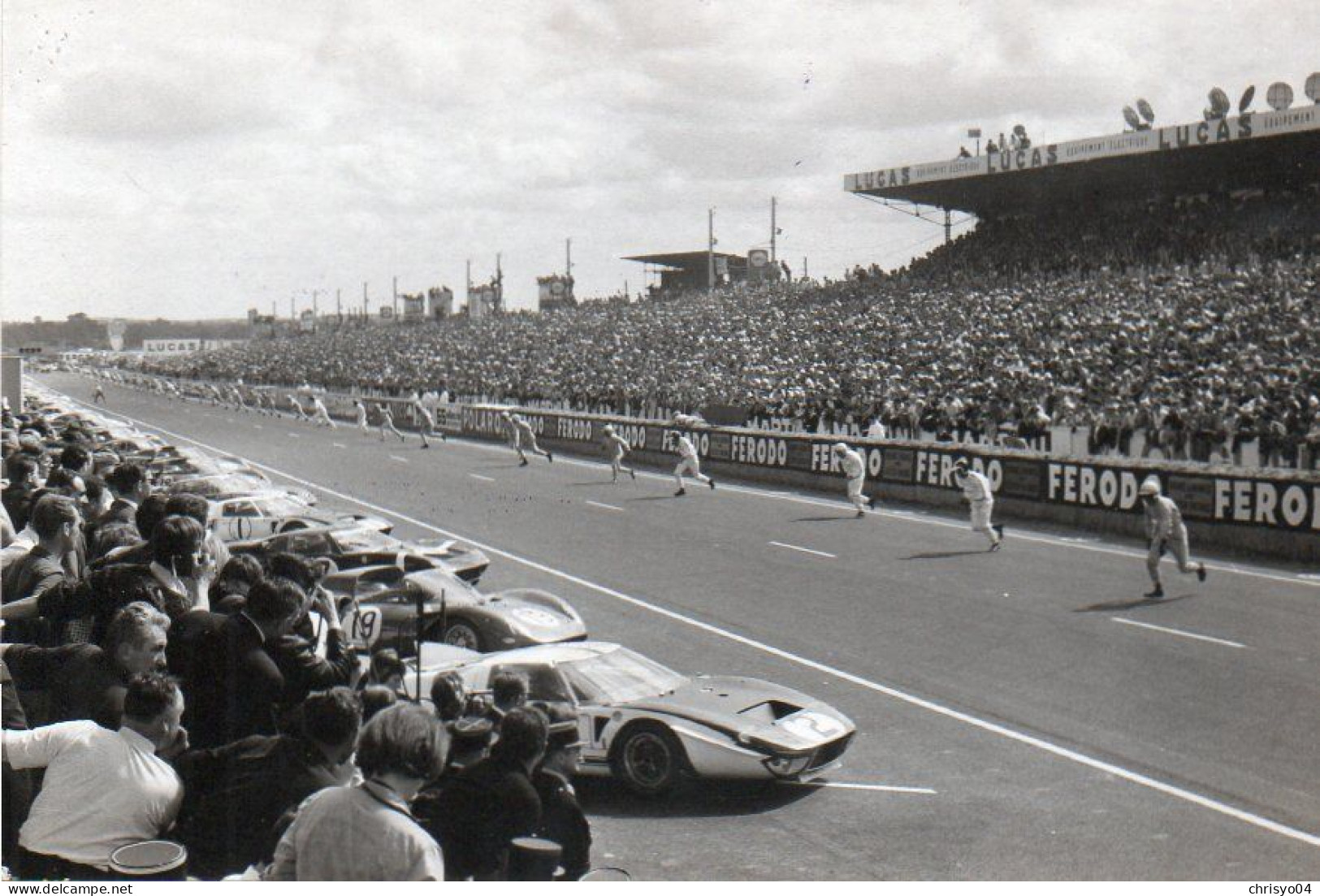 4V4Fb  Automobiles Tacots Le Mans 1965 Départ Des 24H Ph. Delourme Edt. Ramade En TBE - Le Mans