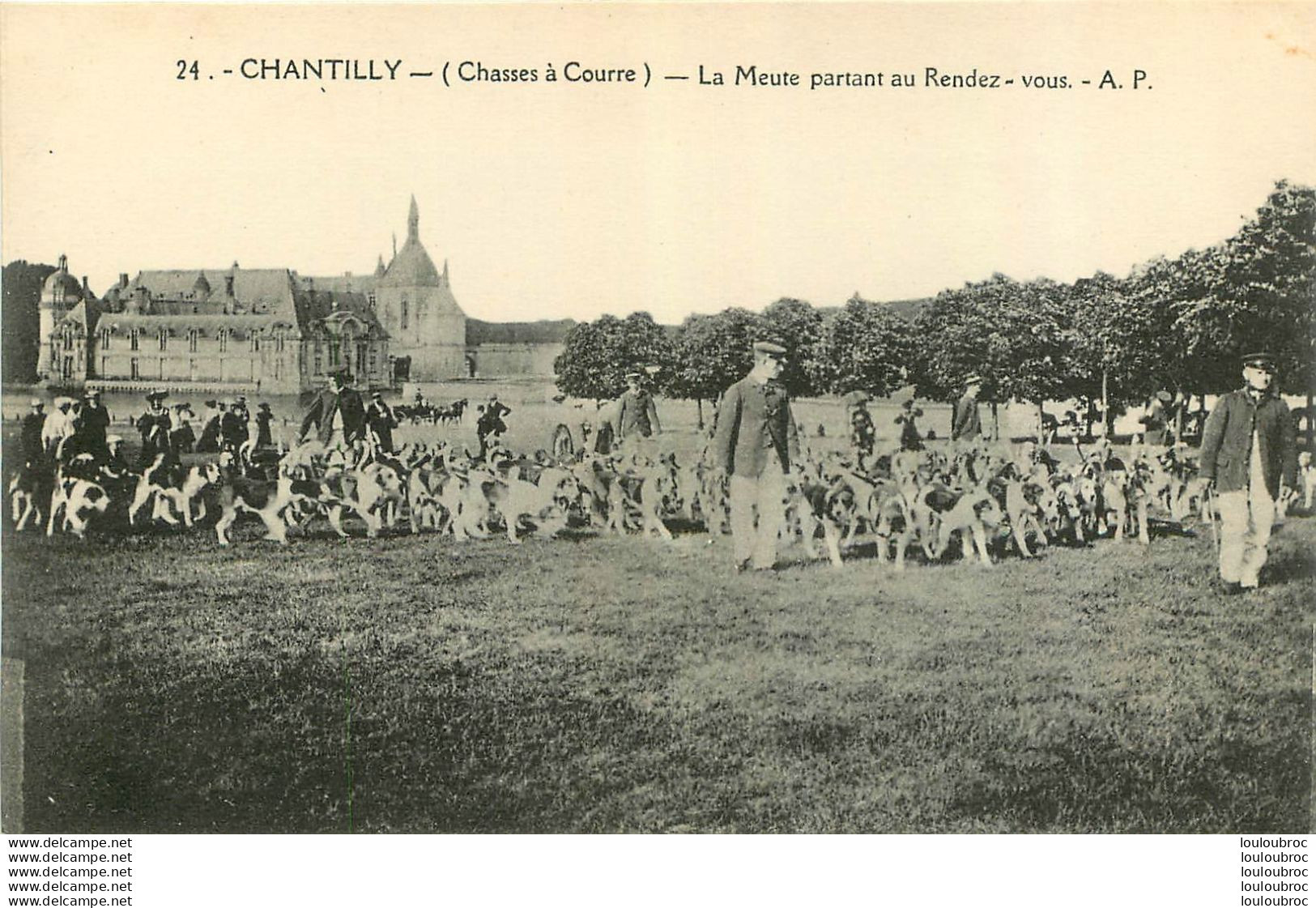 CHASSE A COURRE CHANTILLY LA MEUTE PARTANT AU RENDEZ VOUS  1930 - Chasse