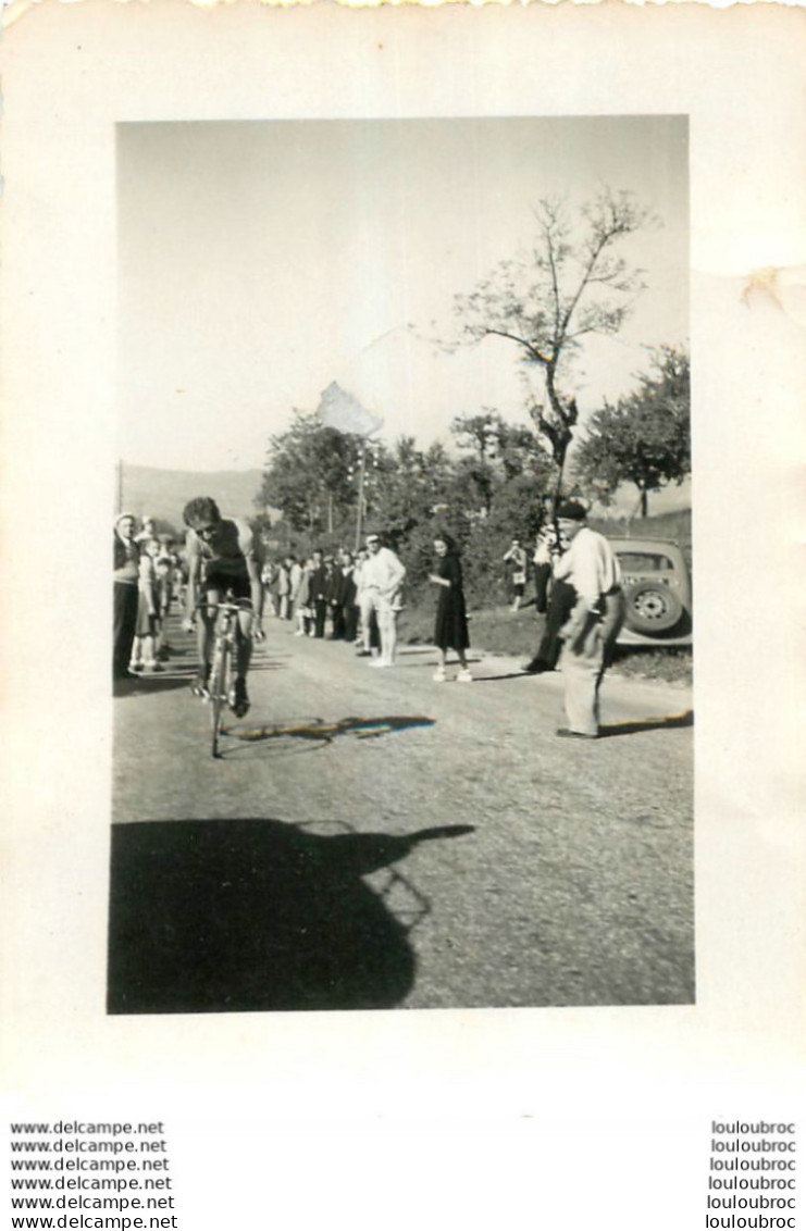 COURSE CYCLISTE 1967  LES ABRETS  ET ALENTOURS ISERE PHOTO ORIGINALE FAURE LES ABRETS  11 X 8 CM R6 - Cycling