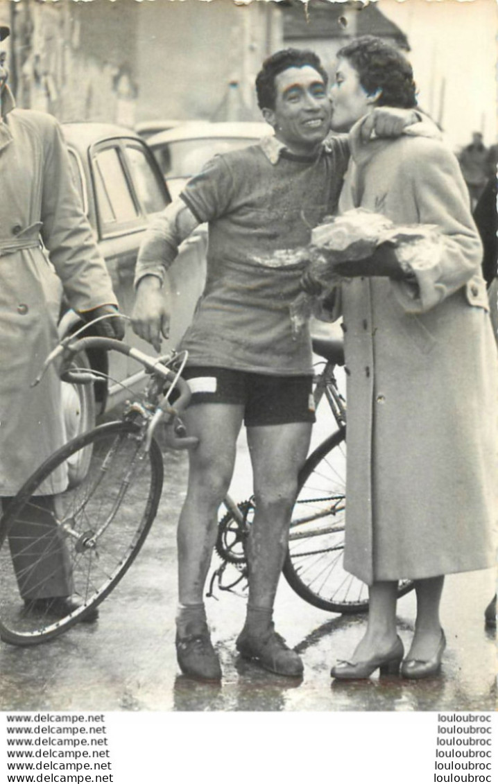 COURSE CYCLISTE 1967  LES ABRETS  ET ALENTOURS ISERE PHOTO ORIGINALE FAURE LES ABRETS  11 X 8 CM R27 - Radsport