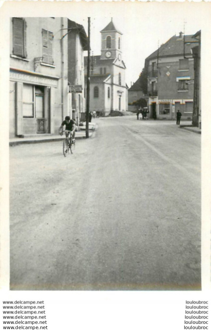 COURSE CYCLISTE 1967  LES ABRETS  ET ALENTOURS ISERE PHOTO ORIGINALE FAURE LES ABRETS  11 X 8 CM R30 - Cycling