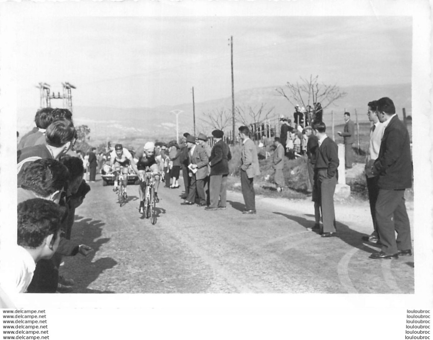 COURSE CYCLISTE 1967  LES ABRETS  ET ALENTOURS ISERE PHOTO ORIGINALE FAURE LES ABRETS  11 X 8 CM R28 - Cycling