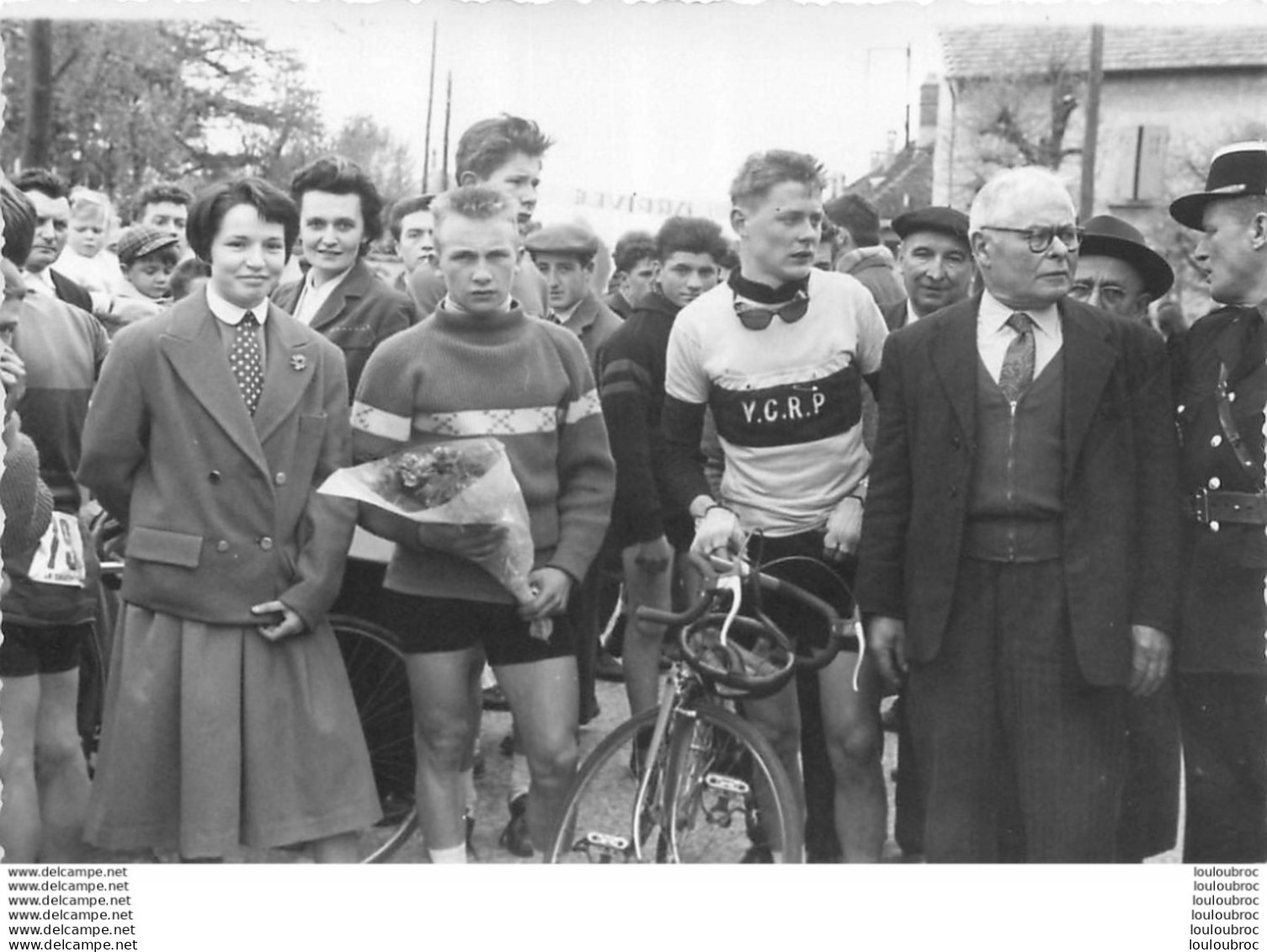 COURSE CYCLISTE 1967  LES ABRETS  ET ALENTOURS ISERE PHOTO ORIGINALE FAURE LES ABRETS  11 X 8 CM R26 - Cyclisme