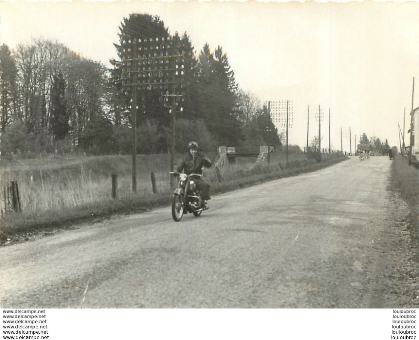 COURSE CYCLISTE 1967  LES ABRETS  ET ALENTOURS ISERE PHOTO ORIGINALE FAURE LES ABRETS  11 X 8 CM R10 - Cycling