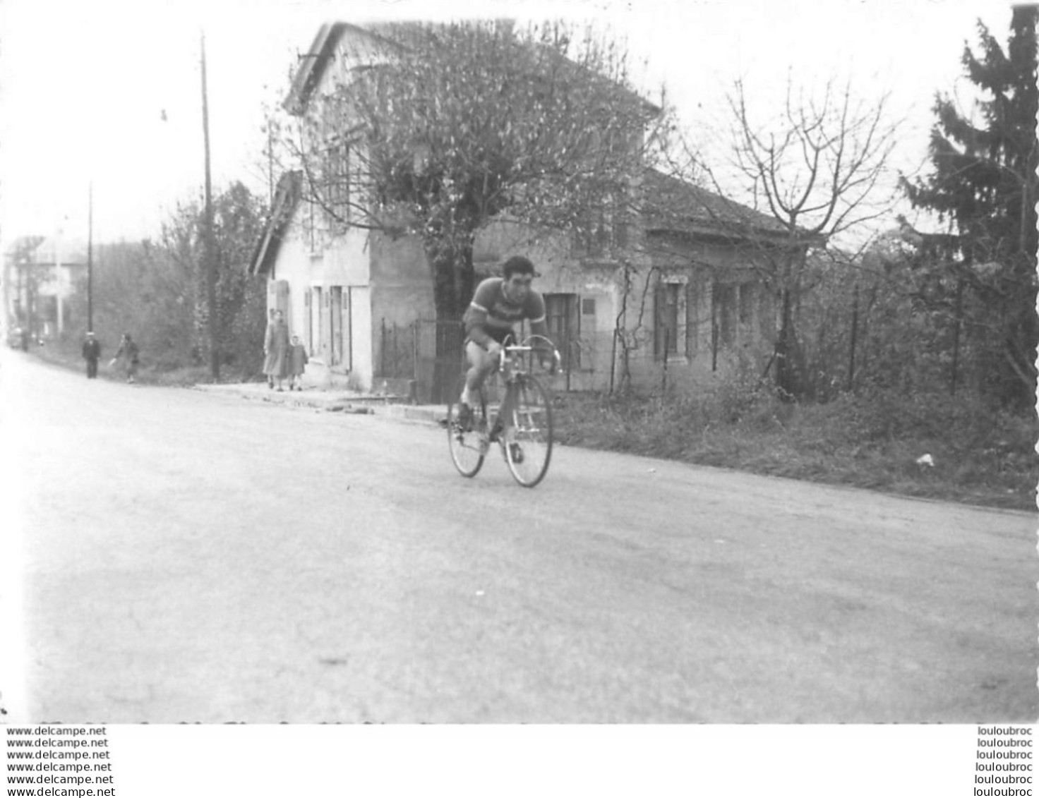 COURSE CYCLISTE 1967  LES ABRETS  ET ALENTOURS ISERE PHOTO ORIGINALE FAURE LES ABRETS  11 X 8 CM R11 - Cycling
