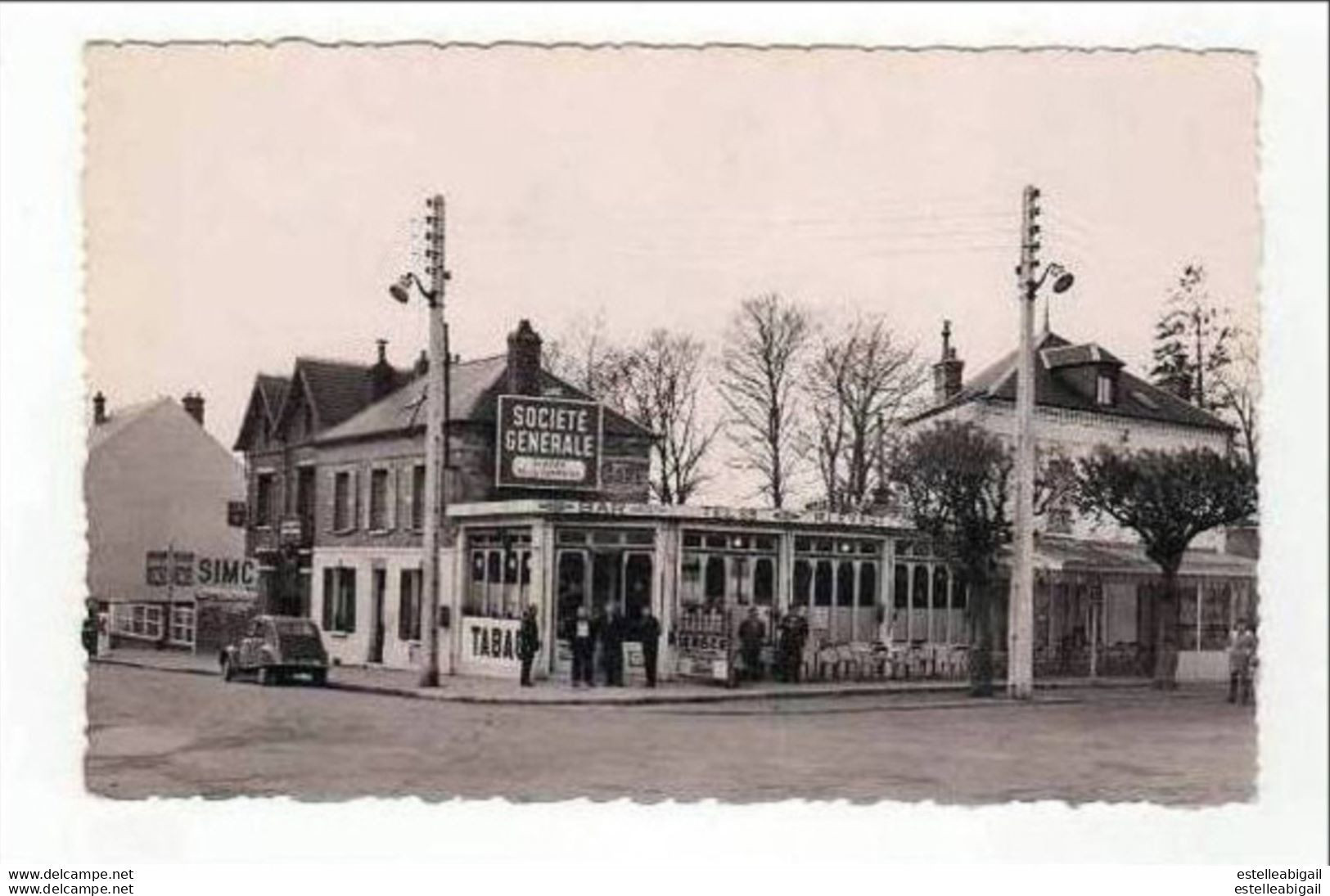 27*  Gisors   La Place De La Gare - Gisors