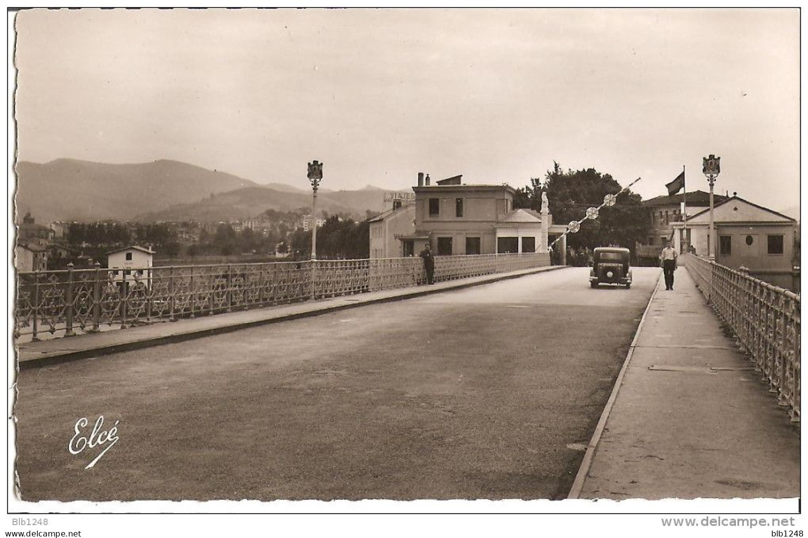 [64] Pyrénées-Atlantiques >  Hendaye - Sur Le Pont International - Le Poste Fontiere Espagnol CPSM- - Hendaye