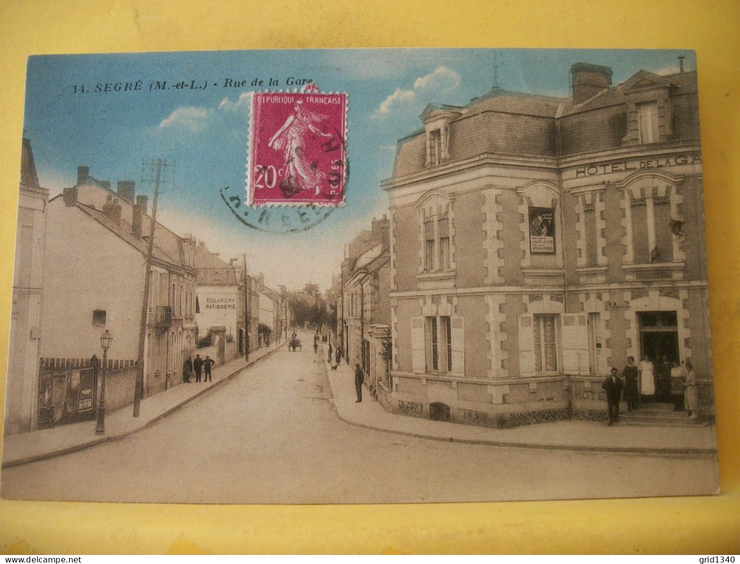 49 5850 CPA 1932 - 49 SEGRE - RUE DE LA GARE - ANIMATION. HOTEL DE LA GARE - Segre