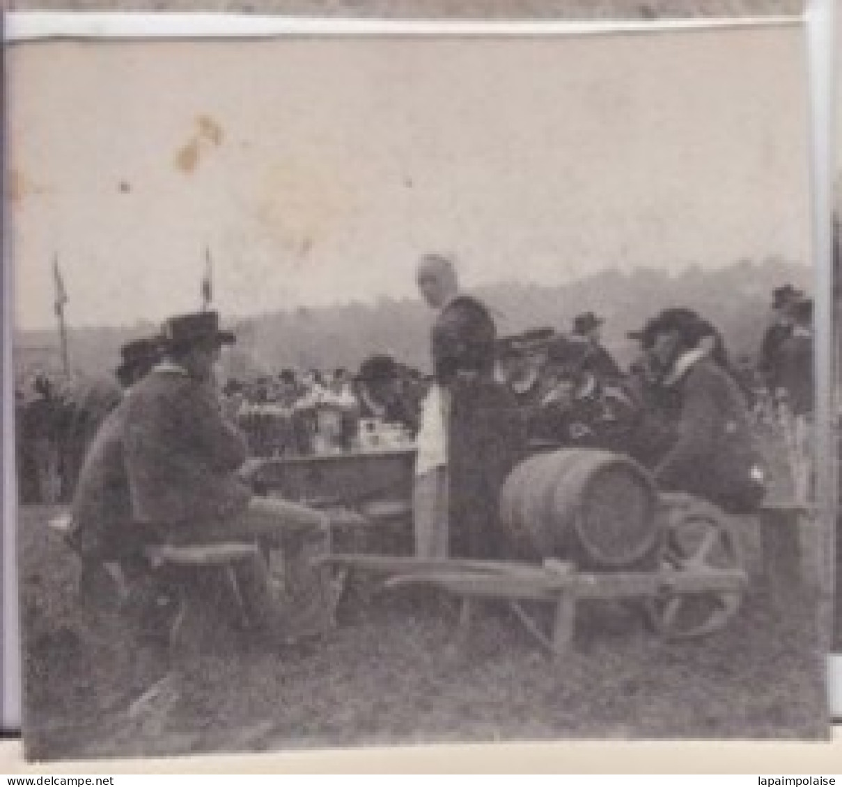 Photo Scene De Bretonne Plonévez-Porzay Pardon De Saint Anne La Palud Repas En Famille   Réf 30238 - Barcos