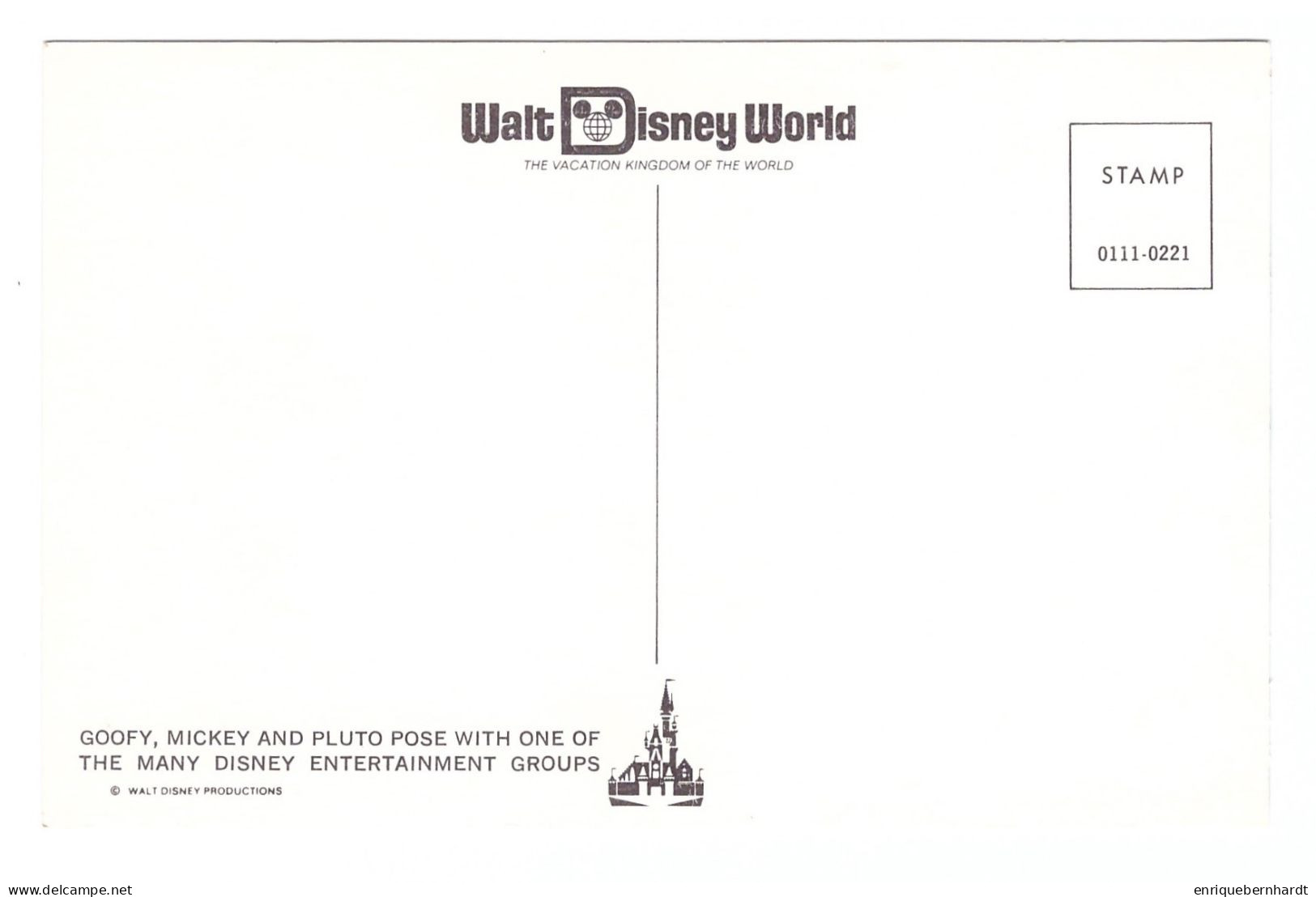 WALT DISNEY WORLD // GOOFY, MICKEY AND PLUTO POSE WITH ONE OF MANY DISNEY ENTERTAINMENT GROUPS - Disneyworld