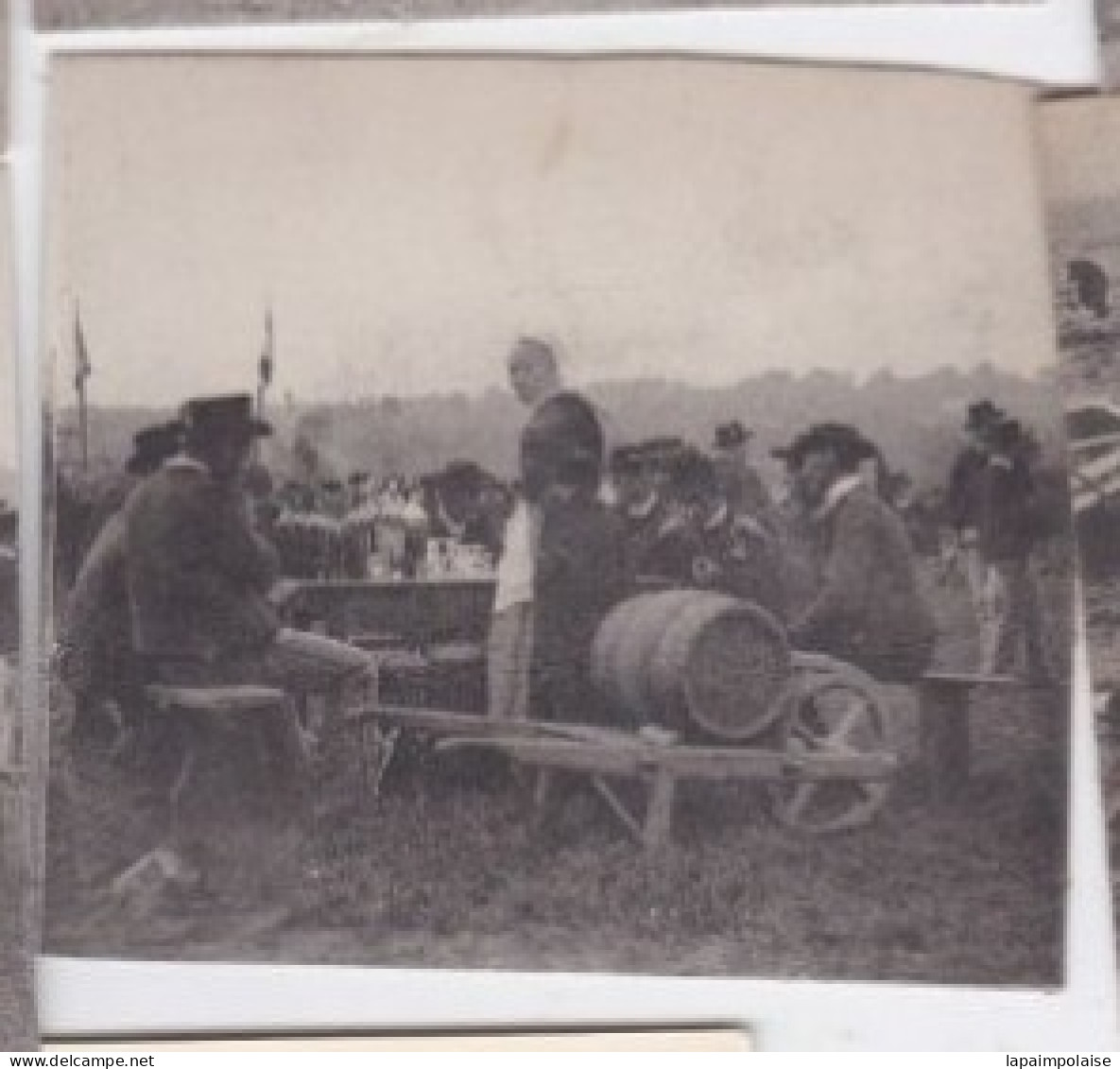 Photo Scene De Bretonne Plonévez-Porzay Pardon De Saint Anne La Palud Repas En Famille   Réf 30239 - Bateaux