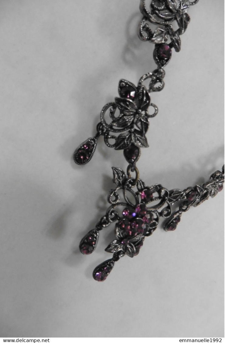 Vintage - Collier style princesse en métal argenté serti cristaux strass mauve violet
