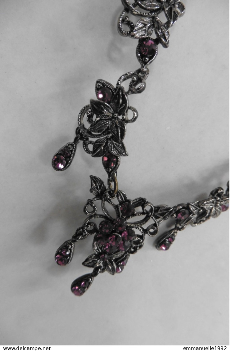 Vintage - Collier style princesse en métal argenté serti cristaux strass mauve violet