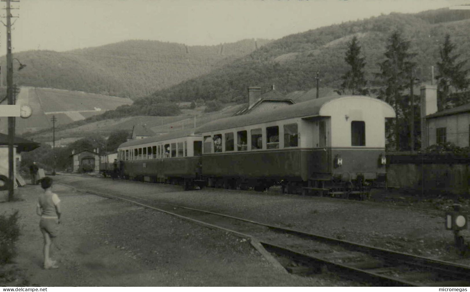 Reproduction - Train En Gare à Identifier - Eisenbahnen