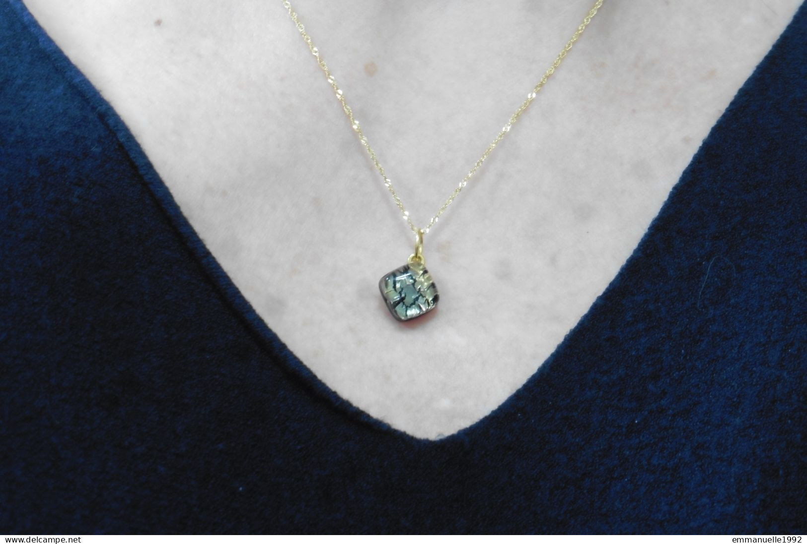 Petit pendentif artisan créateur en verre de Murano bleu marine vert et poudre d'or