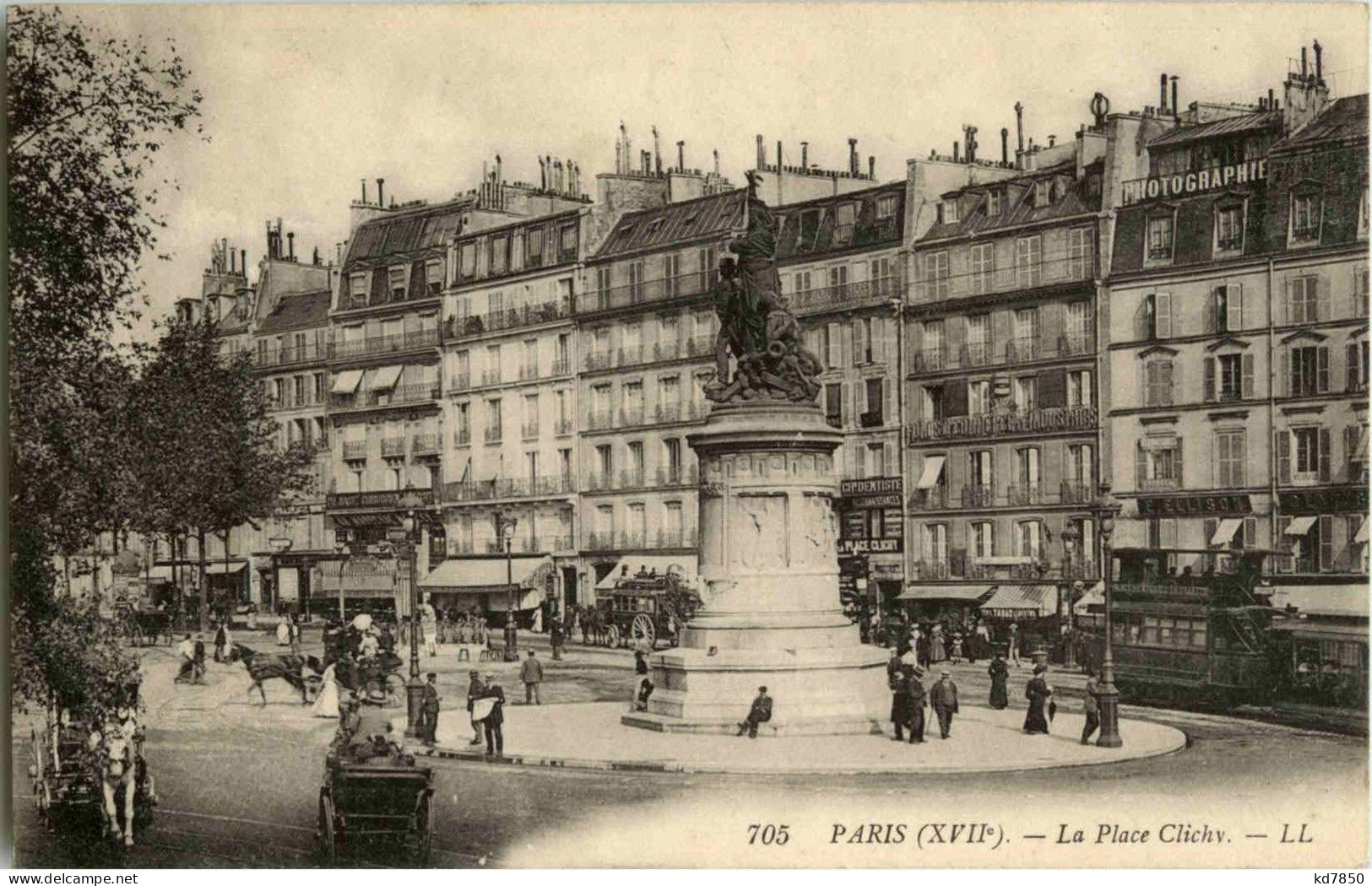 Paris - La Place Clichy - District 17