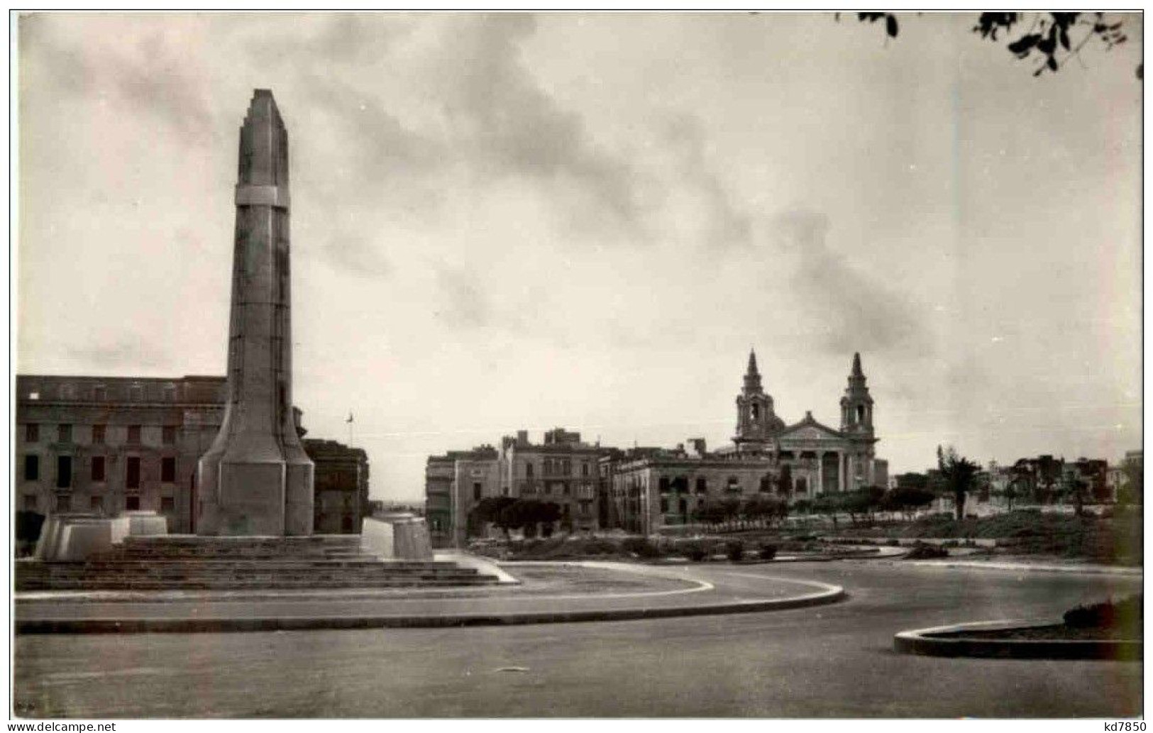 Malta - War Memorial - Malta