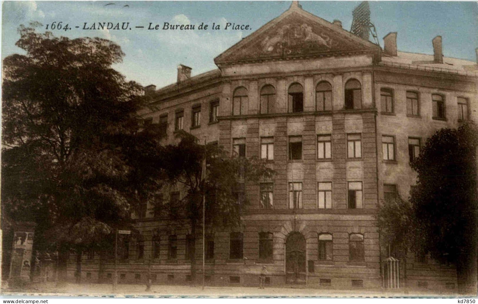 Landau - Le Bureau De La Place - Landau