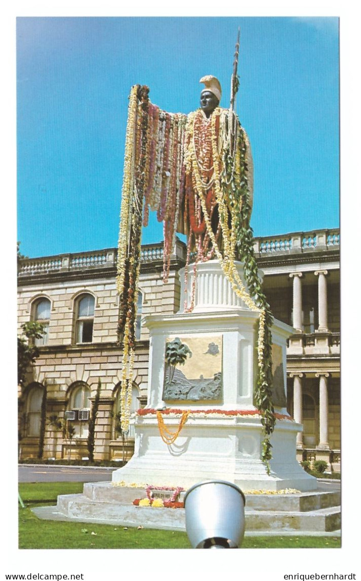 UNITED STATES // STATUE OF KING KAMEHAMEHA I DECORATED WITH LEIS ON KAMEHAMEHA DAY AND ALOHA WEEK - Honolulu