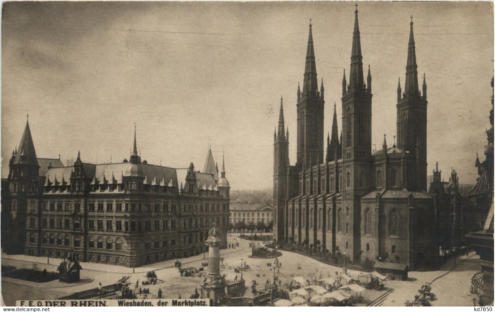 Wiesbaden - Der Marktplatz - Wiesbaden