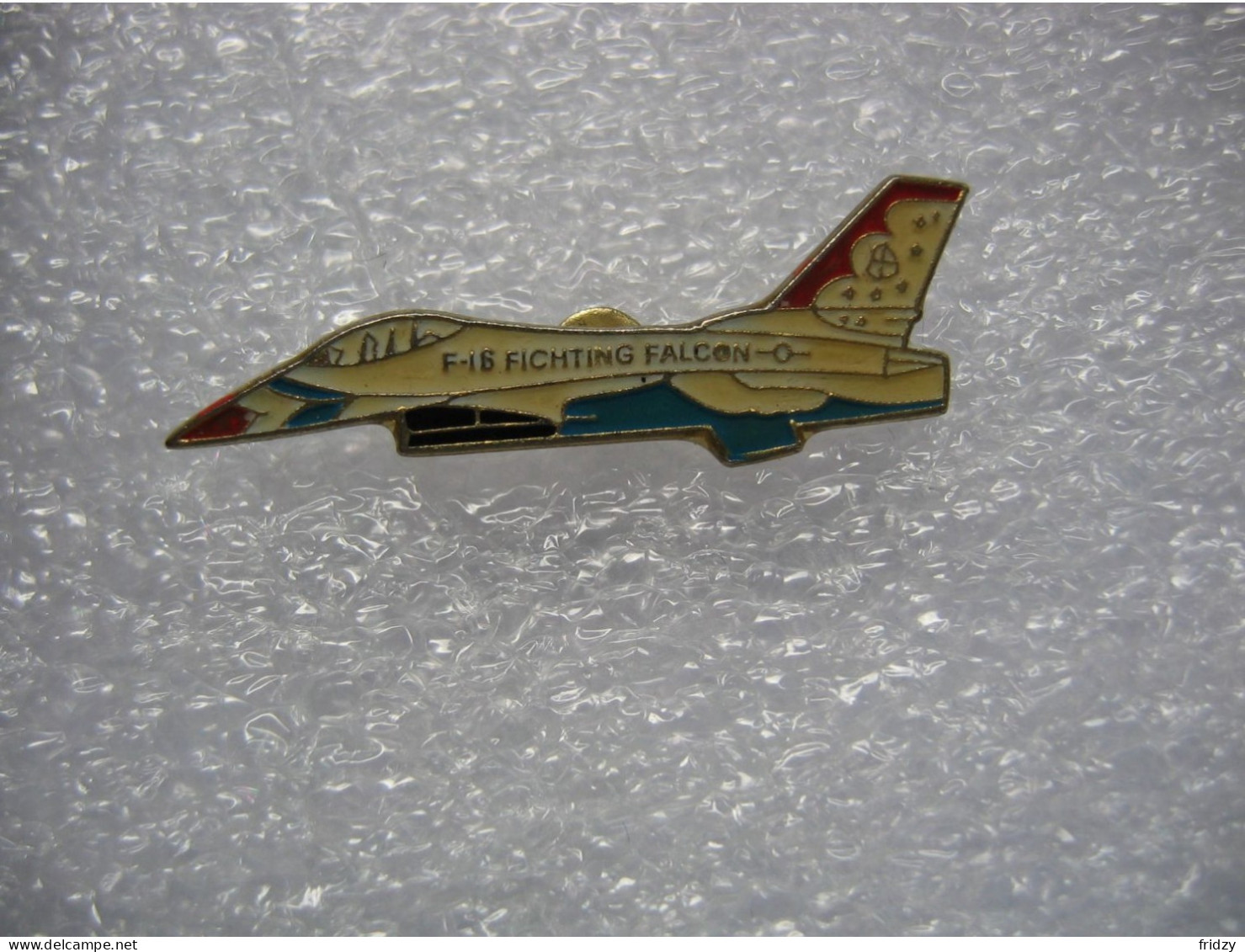 Pin's D'un Avion F16 Fichting Falcon - Airplanes