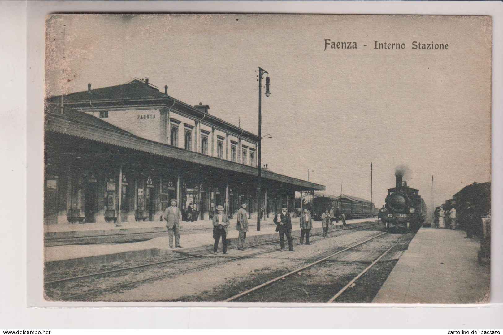 FAENZA  INTERNO STAZIONE  CON TRENO IN ARRIVO  NO VG - Faenza