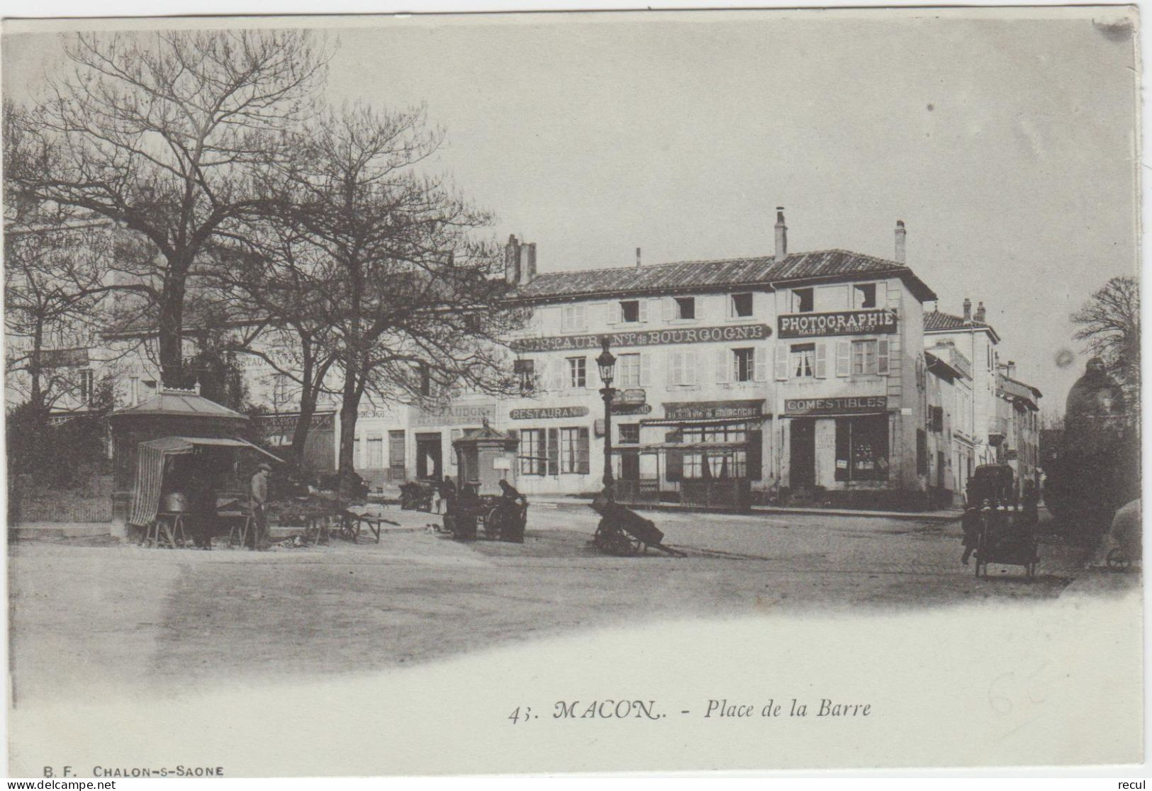 SAÔNE Et LOIRE - MACON - 41 - Place De La Barre - Macon