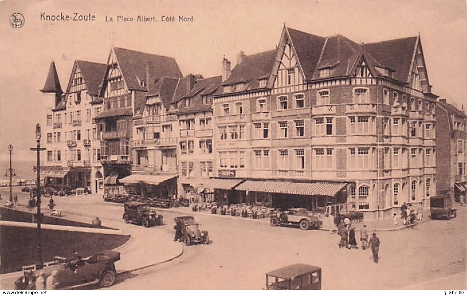 KNOKKE - KNOCKE Le ZOUTE-  La Place Albert - Coté Nord - Knokke