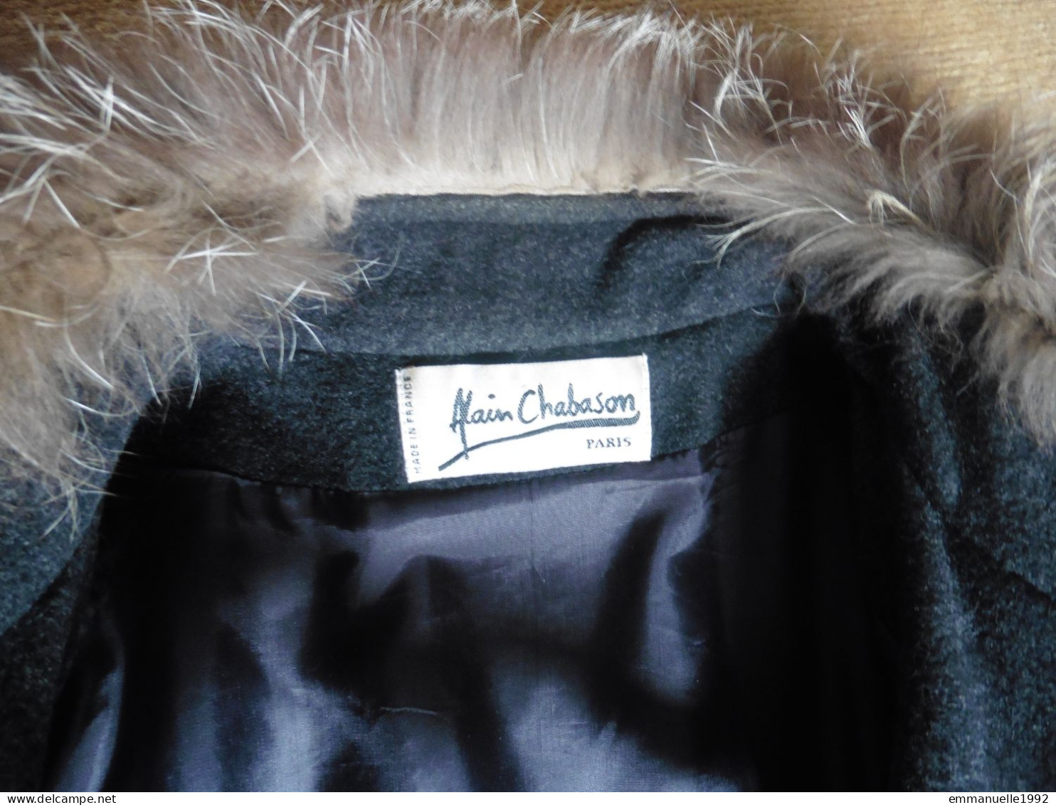 Manteau femme Alain Chabason laine cachemire gris foncé col & pompons en fourrure beige