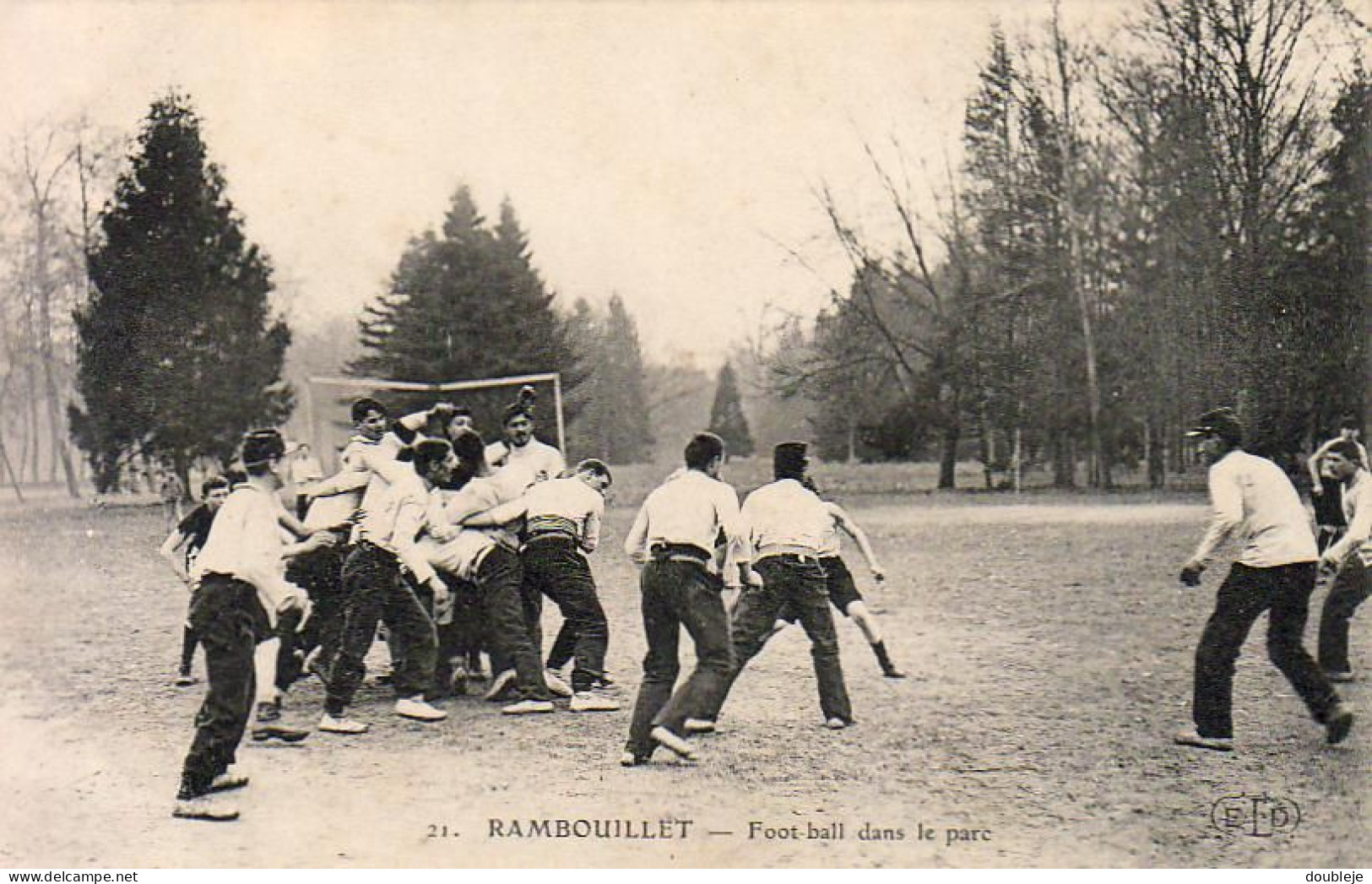 D78  RAMBOUILLET   Foot Ball Dans Le Parc - Rambouillet