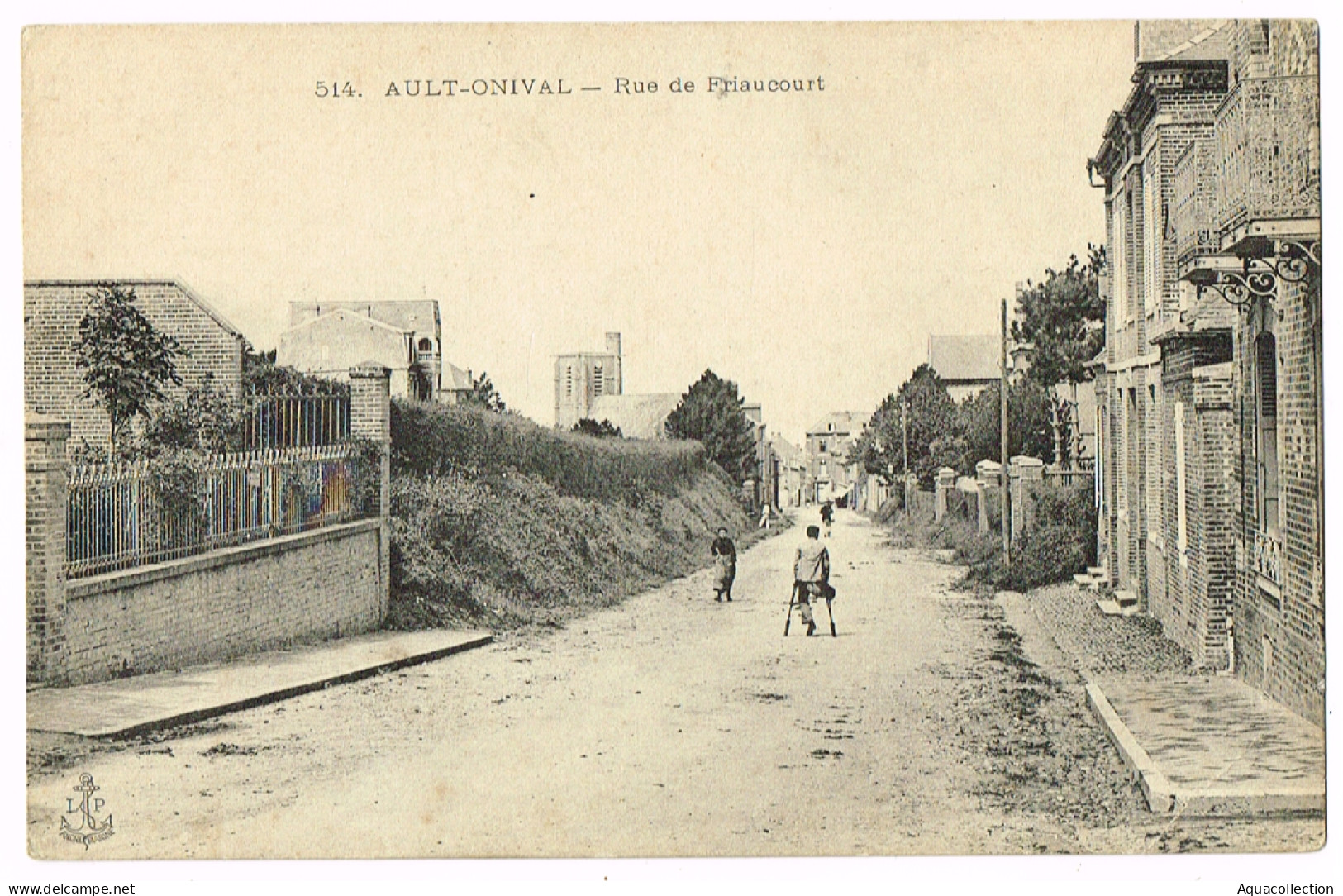 AULT - ONIVAL (80). Lot 3 CP. Rue De Friaucourt (avenue Du Général Leclerc). Place Du Marché. - Ault