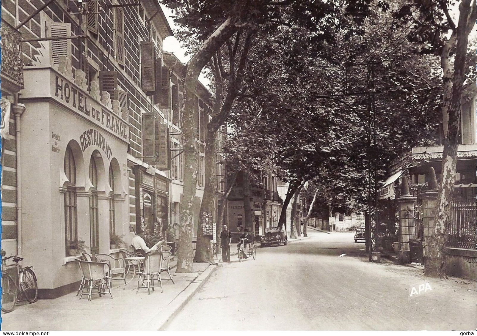 *CPSM - 34 - LAMALOU LES BAINS - Avenue Et Café Glacier - Hôtel De France - Lamalou Les Bains