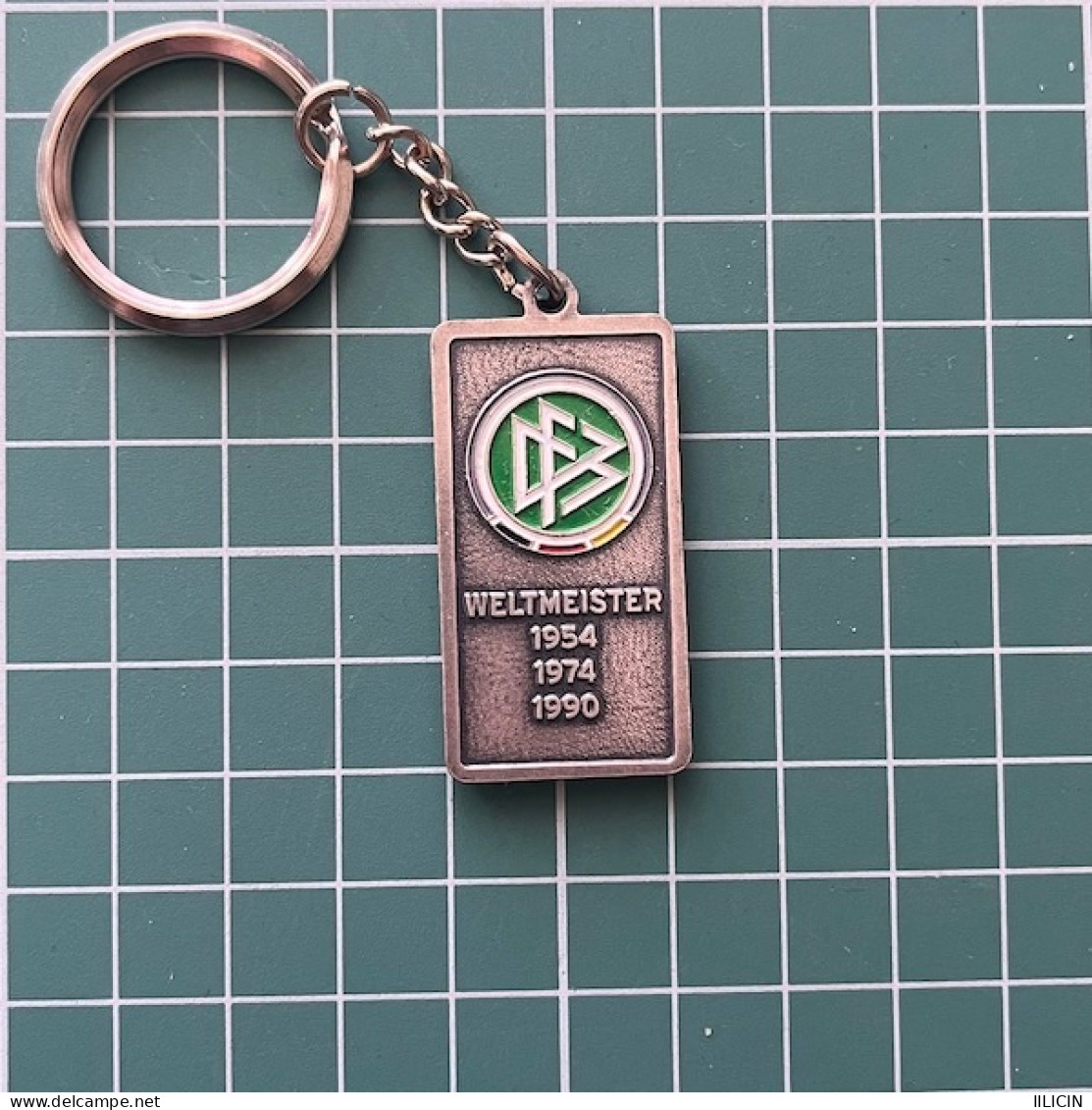 Pendant Keychain Souvenir SU000236 - Football Soccer Germany Deutschland DFB Federation Association Union - Kleding, Souvenirs & Andere