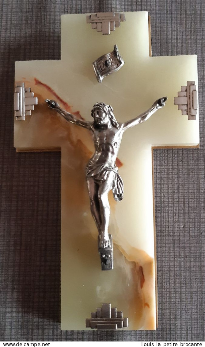 Superbe Crucifix à Accrocher, Christ , Plaque INRI Et écoinçons En Argent , Croix En Onyx Avec Belle Veine Rouge - Godsdienst & Esoterisme