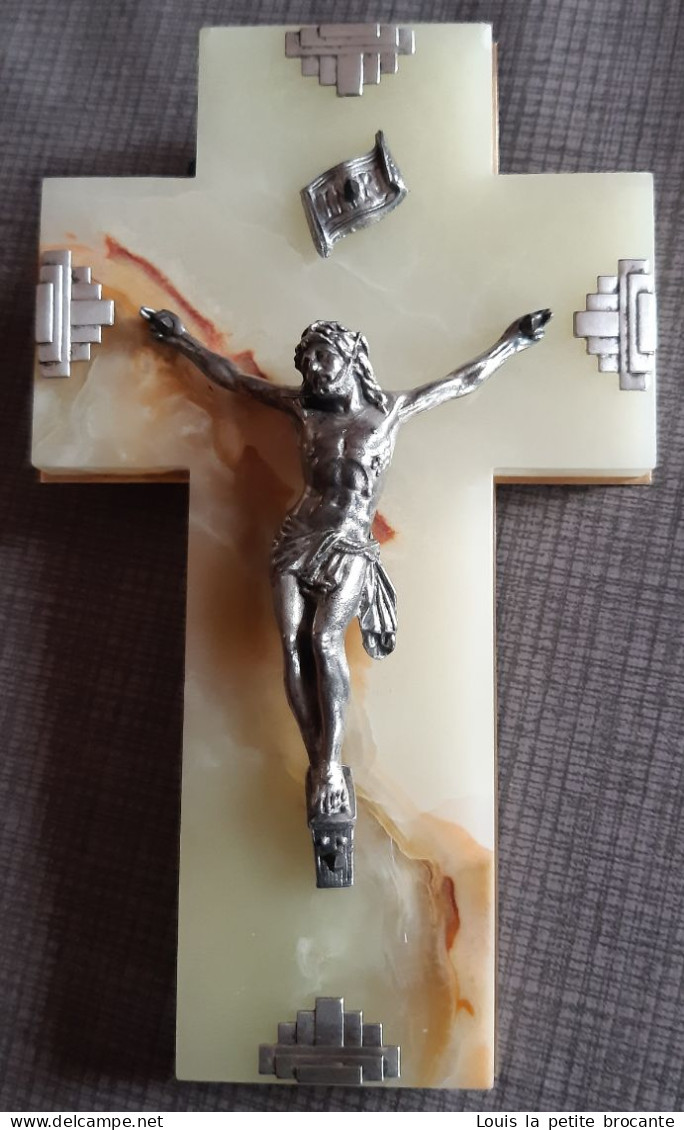 Superbe Crucifix à Accrocher, Christ , Plaque INRI Et écoinçons En Argent , Croix En Onyx Avec Belle Veine Rouge - Godsdienst & Esoterisme