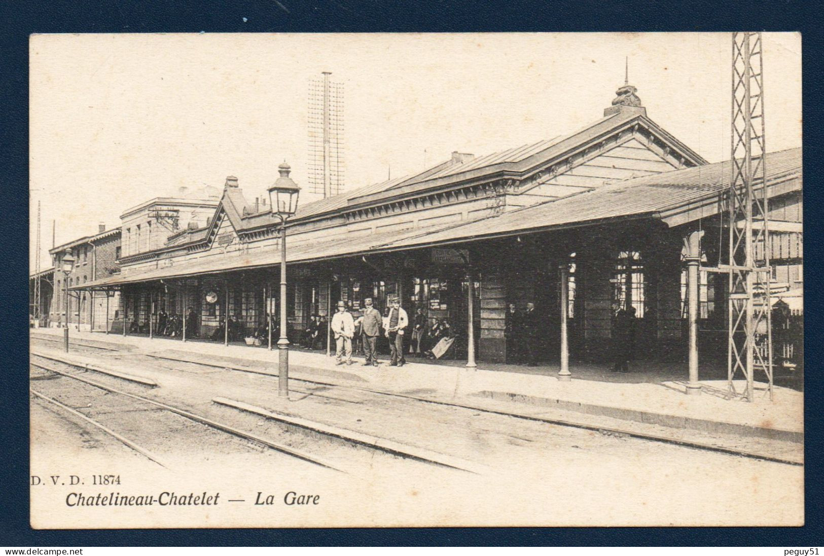 Châtelineau ( Châtelet). La Gare. Chef De Gare, Cheminots Et Voyageurs. - Chatelet