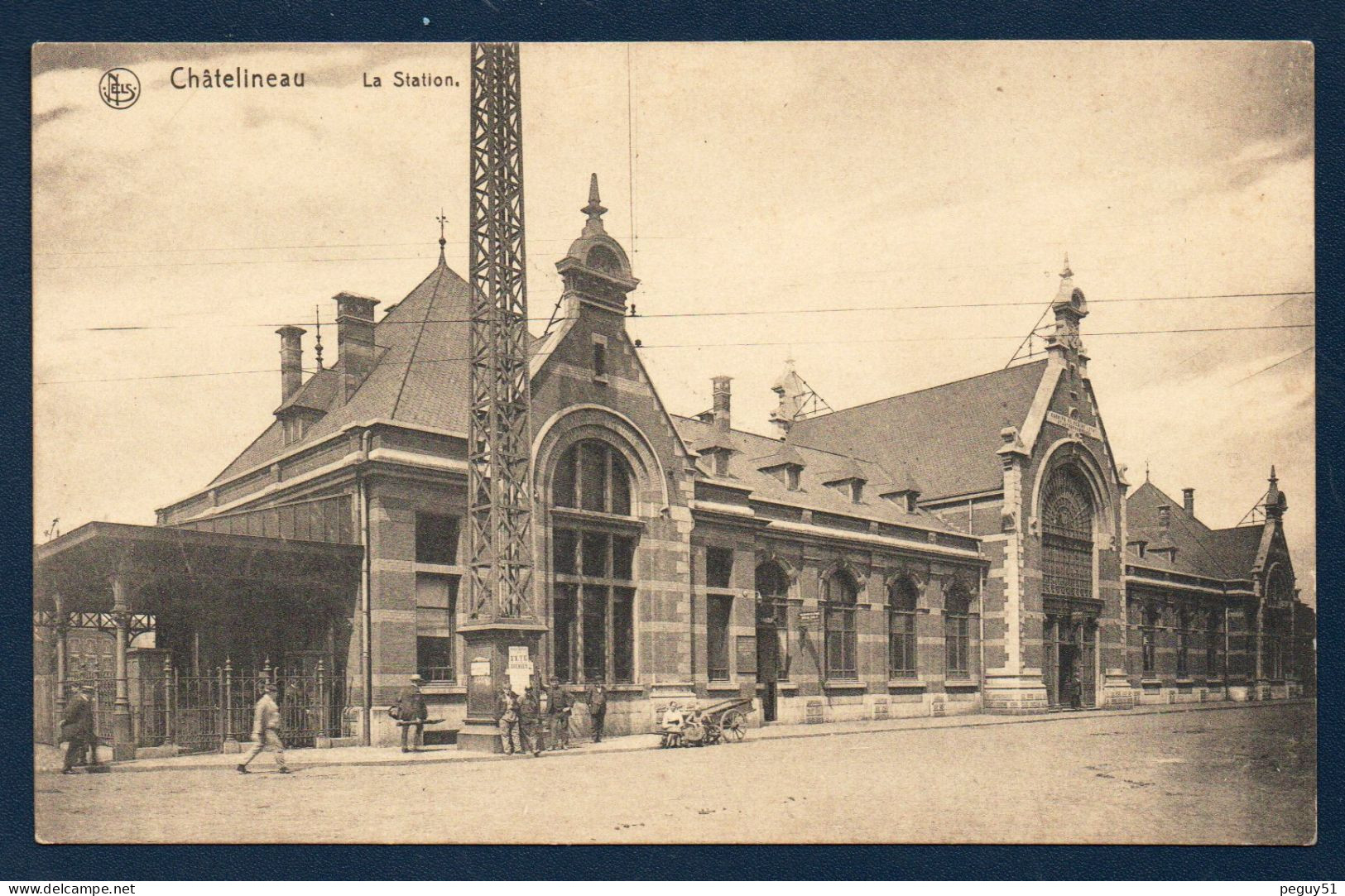 Châtelineau ( Châtelet). Place De  La  Station. Cheminots Et Voyageurs. - Châtelet