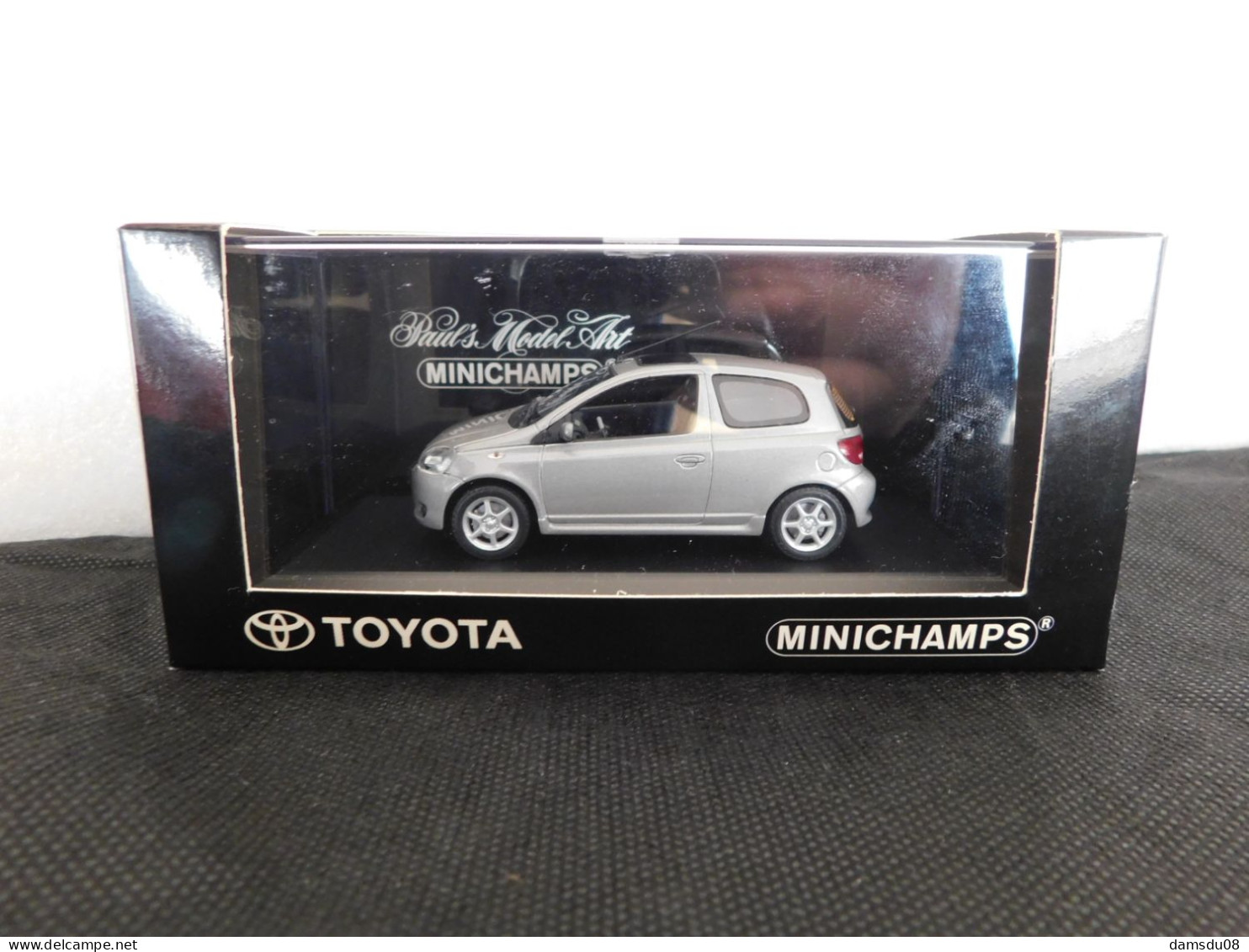 Minichamps Toyota Yaris Grise 3 Portes  Echelle 1/43 En Boite Vitrine Et Surboite Carton - Minichamps