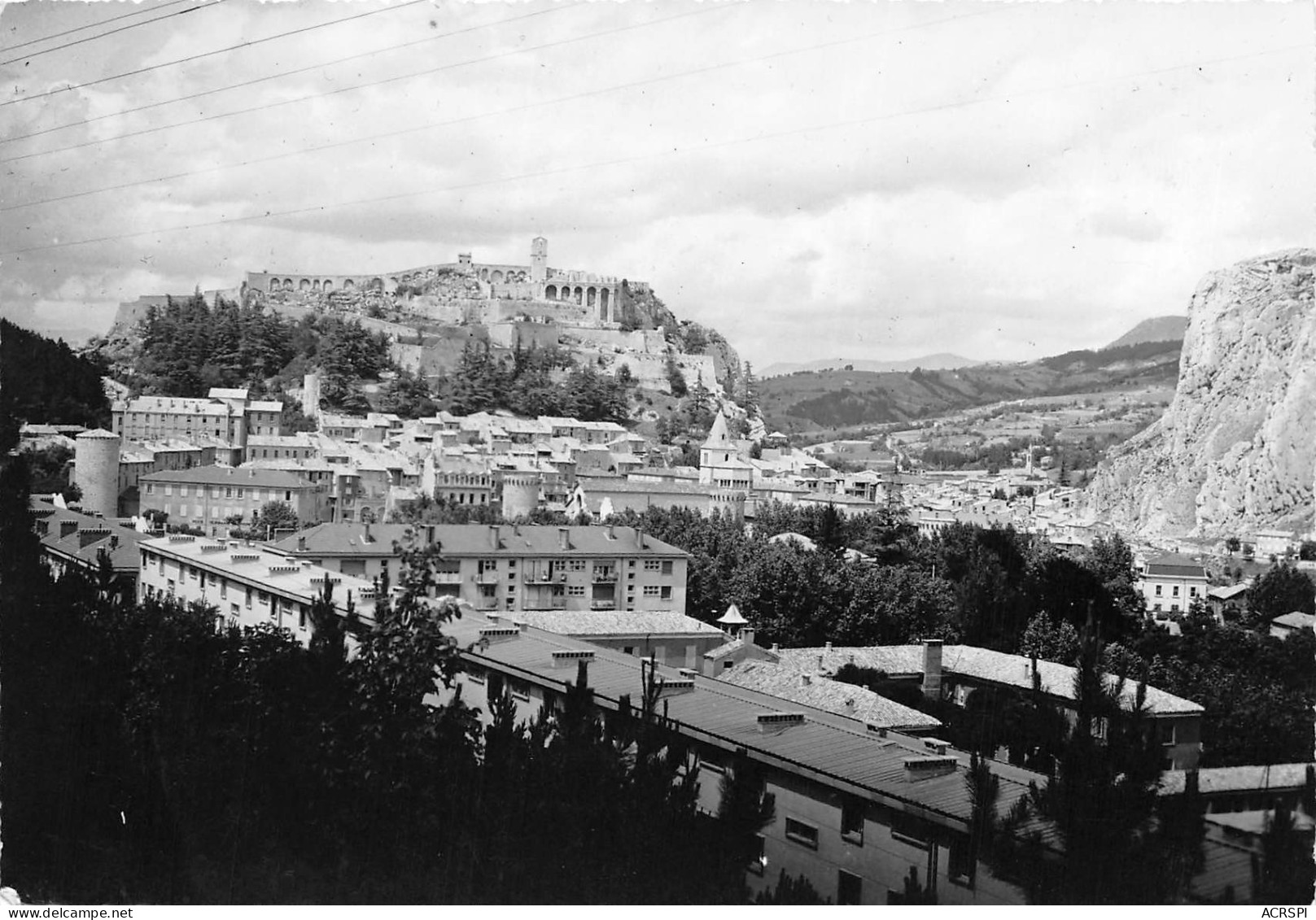 04 SISTERON Vue Générale De La Ville    N° 9 \ML4001 - Sisteron