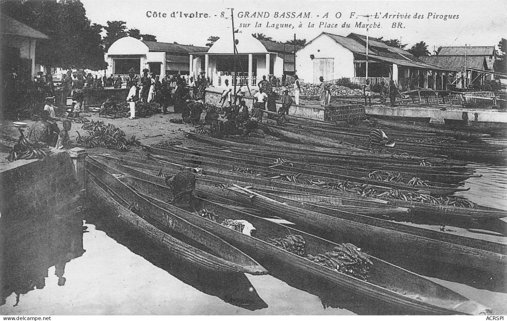 COTE  D' IVOIRE  Grand Bassam  Arrivée Des Pirogues Place Du Marché  N° 30 \ML4020 - Elfenbeinküste