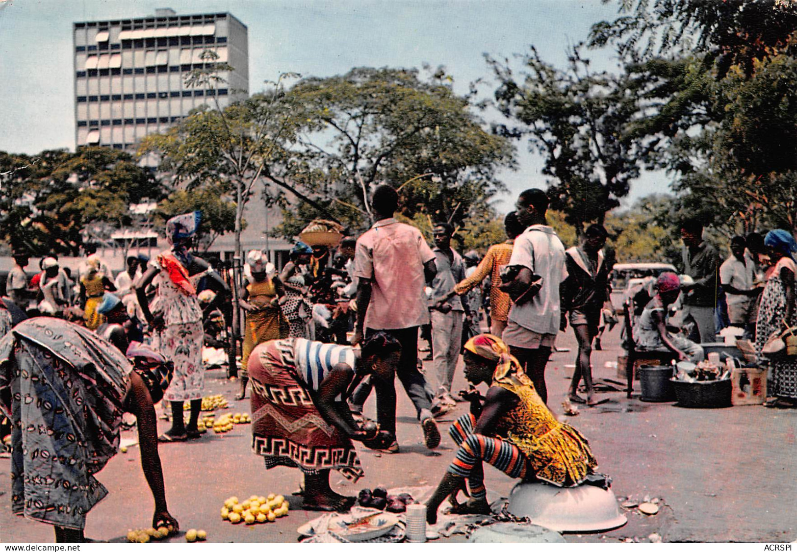 CÔTE-D'IVOIRE ABIDJAN Les étales Des Marchandes    N° 56 \ML4020 - Ivory Coast