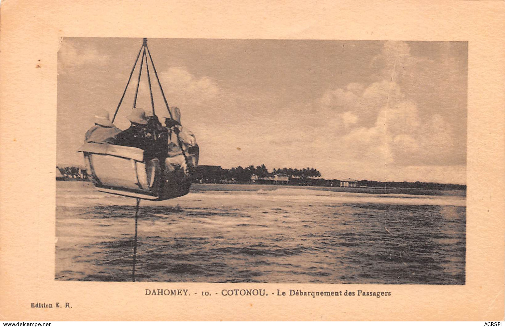 BENIN Ancien DAHOMEY COTONOU   Le WARF Débarquement Des Passagers  N° 39 \ML4022 - Benin