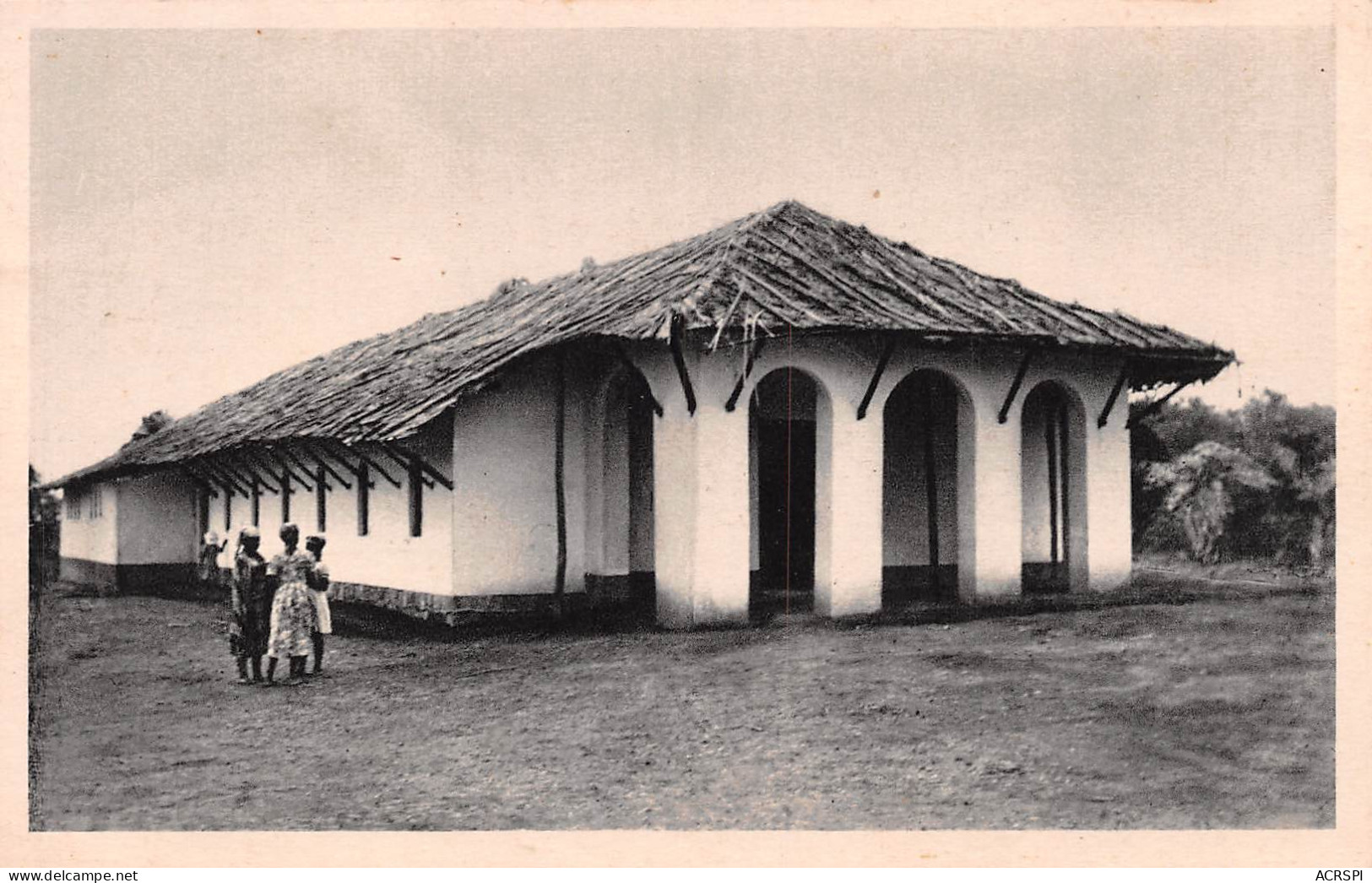 CAMEROUN DOUALA  Chapelle De YOKO En Terre Et Toit De Raphia  N° 69 \ML4026 - Cameroun