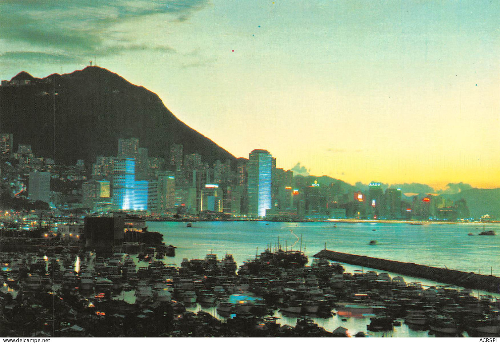 HONG KONG By Nightthe 52 Storey Connaught Centre Dominate The Waterfront Scene  (2 Scans) N° 87 \ML4034 - China (Hongkong)