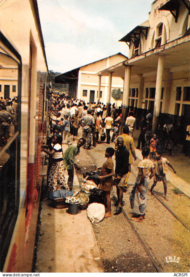 CONGO BRAZZAVILLE  Scène De Vie Du Train En Gare C.F.C.O  (2 Scans)N° 21 \ML4036 - Brazzaville