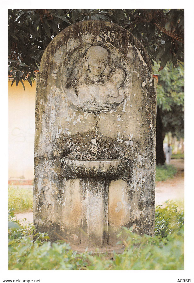 CONGO Brazzaville  Fontaine De L'ancien Hopital Détail Sculpture En Ciment   Vierge   2 Scans N° 71 \ML4037 - Brazzaville